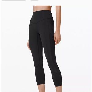 All the Right Places 23” Crop in Black